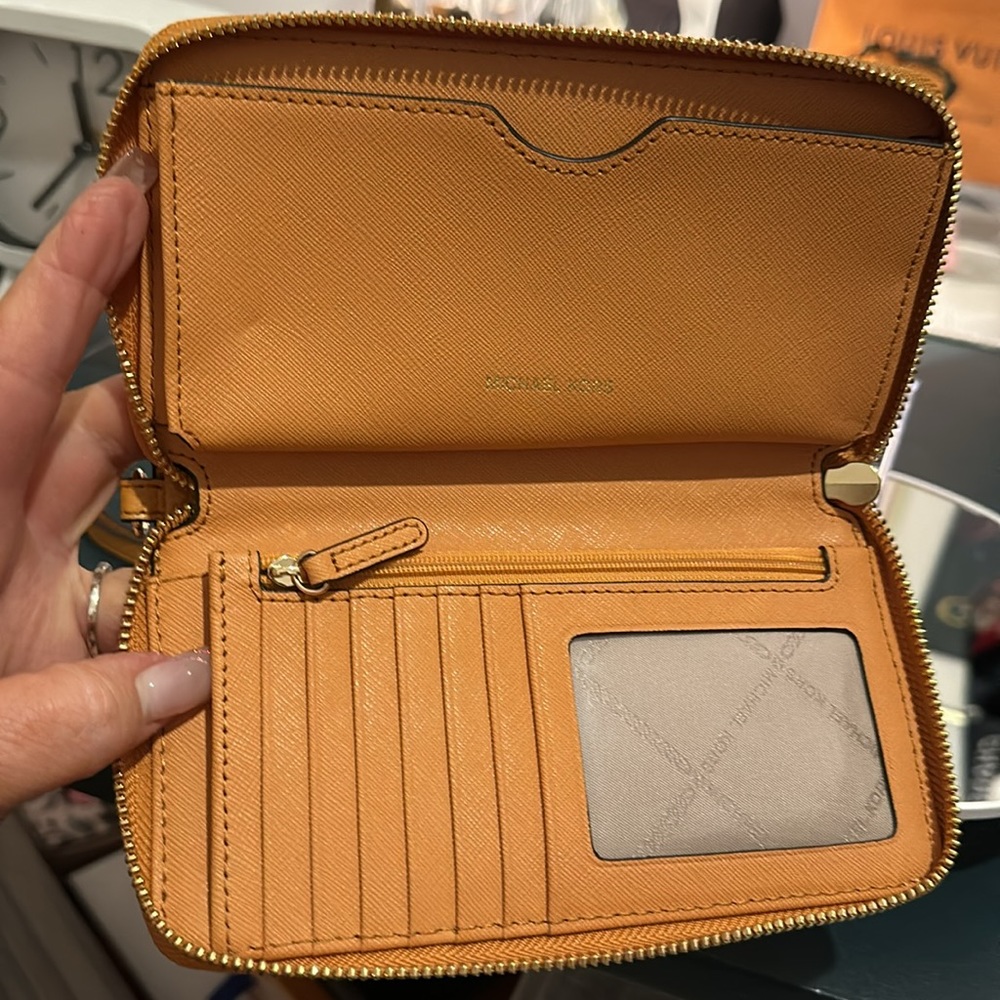 Michael Kors Mercer Large Pebbled Leather Smartphone Wallet, NWOT 🌻 - Picture 8 of 12